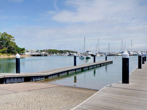 5 'Casuarina's ' 33 Soldiers Point Road - Superb Waterfront Unit - Accommodation Bookings 3