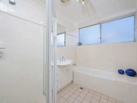 5 'Casuarina's ' 33 Soldiers Point Road - Superb Waterfront Unit - Accommodation Bookings 2