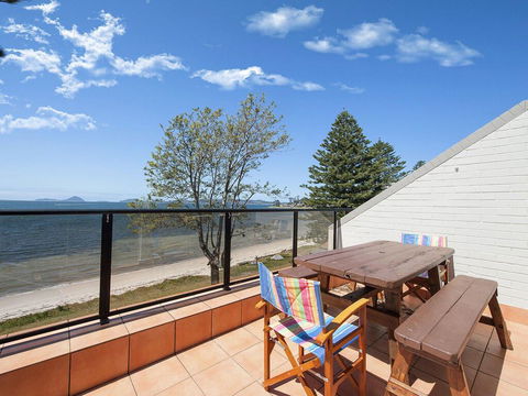 5 'Casuarina's ' 33 Soldiers Point Road - Superb Waterfront Unit - Accommodation Bookings 0