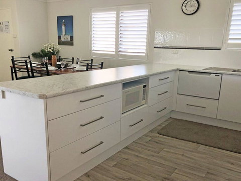 5 'Intrepid' 3 Intrepid Close - Perfect Beachfront Location - Accommodation Bookings 1