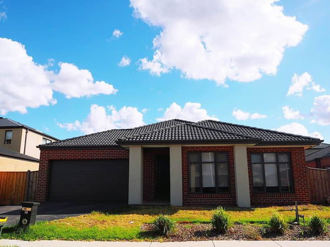 5 Bed 2 Bath Big House - Accommodation Bookings 1