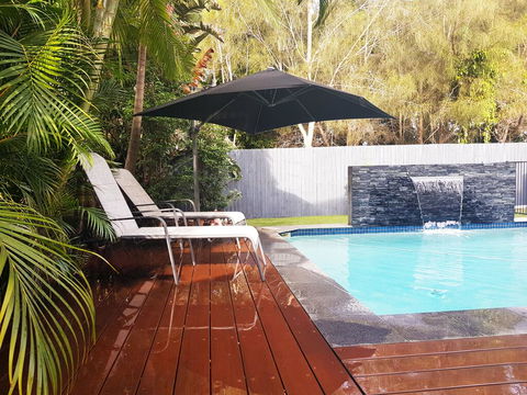 5 Bedroom Luxury Villa - Hope Island - Accommodation Bookings 2