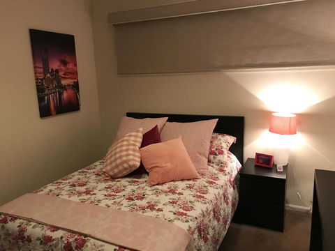 5 Star Room With Own Bathroom - Singles, Couples, Families Or Executives - Accommodation Bookings 0