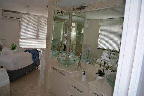 5,  Apartment On The Esplanade - Accommodation Bookings 3