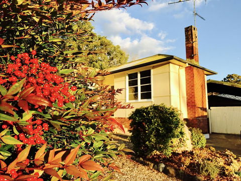 50s Fibro Chateau - Accommodation Bookings 1