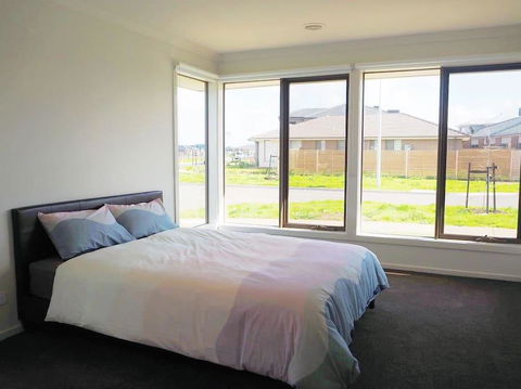 5Bed 2Bath Family House In Werribee - Accommodation Bookings 1