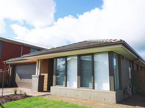 5Bed 2Bath Family House In Werribee - Accommodation Bookings 0