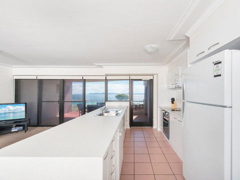 6 'FLORENTINE', 11 COLUMBIA CLOSE - STUNNING UNIT WITH SENSATIONAL VIEWS - Accommodation Bookings 1