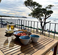 6 'SHOAL TOWERS' 11 SHOAL BAY RD - STUNNING WATER VIEWS  PERFECT LOCATION - Accommodation Bookings