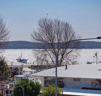 6 'Tradewinds' 110 Victoria Parade - excellent CBD location with water views - Accommodation Bookings