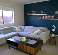 6 Bedrooms Contemporary Big House at Pakenhem - Accommodation Bookings