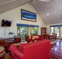 6 Ilmenite Avenue - Coastal beach shack within walking distance to patrolled beach and CBD - Accommodation Bookings