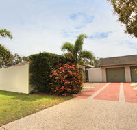 6 Petrie Ave Marcoola Pet Friendly Linen supplied
