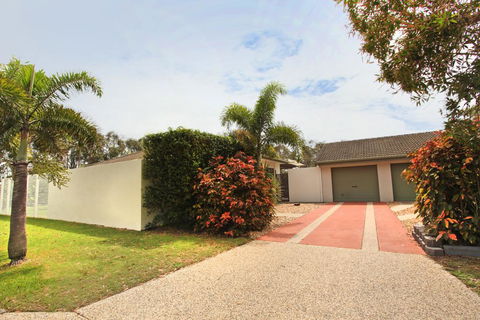 6 Petrie Ave, Marcoola, Pet Friendly, Linen Supplied - Accommodation Bookings 0