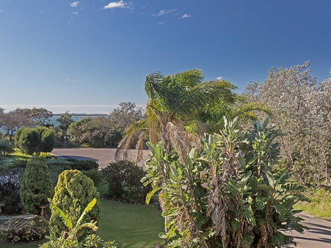 7 'Amaroo' 8 Ondine Close - Fantastic 2 Bedroom Unit So Close To The Waters Edge - Accommodation Bookings 3