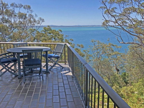 7 'Skyline' 12 Thurlow Avenue - Unit With A WOW Factor - Accommodation Bookings 0