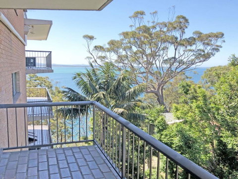 7 'Skyline' 12 Thurlow Avenue - Unit With A WOW Factor - Accommodation Bookings 2