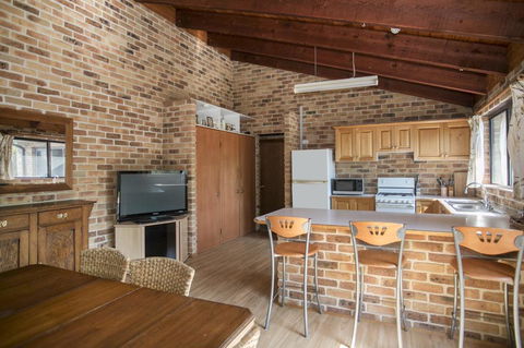75 River Rd - Tabourie Hideaway - Accommodation Bookings 2