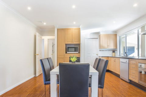 77 Lake Entrance Rd - Waterfront Wonder - Accommodation Bookings 3
