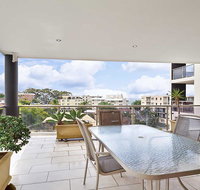 8 'Carrington' 15 Government Road - spacious unit with air conditioning and lift - Accommodation Bookings
