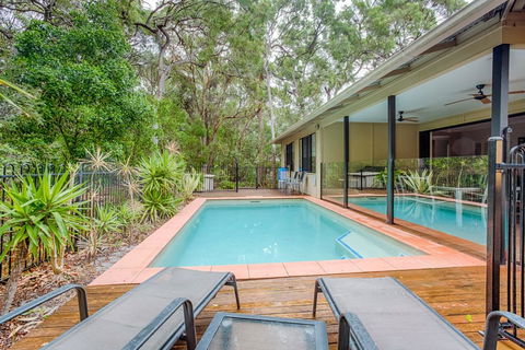 8 Ibis Court - Rainbow Shores, Swimming Pool, Walk To Beach, Executive Beach House - Accommodation Bookings 0