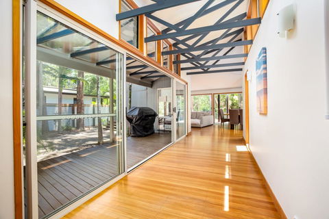 8 Satinwood Drive - Rainbow Shores, Architecturally Designed, Pool, Walk To Beach - Accommodation Bookings 1