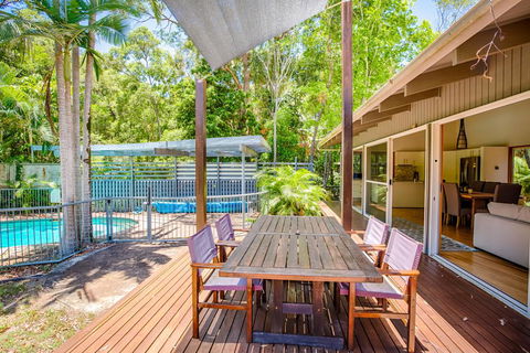 8 Satinwood Drive - Rainbow Shores, Architecturally Designed, Pool, Walk To Beach - Accommodation Bookings 2