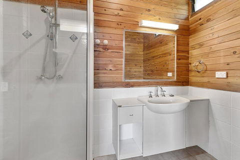 8 Yarrong Road - Accommodation Bookings 3