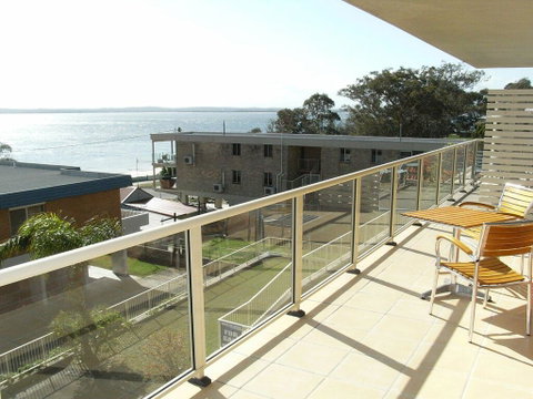 9 'Blue Vista', 13 Victoria Parade - Studio With Stunning Views - Accommodation Bookings 1