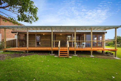 98 Ocean Parade - Rustic Log Cabin - Accommodation Bookings 0