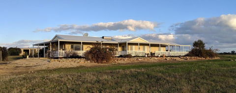 A Better Life Animal Sanctuary FarmStay - Private Two-Bedrooms, Lounge Room & Bathroom & Toilet, Shared Kitchen - Accommodation Bookings 0