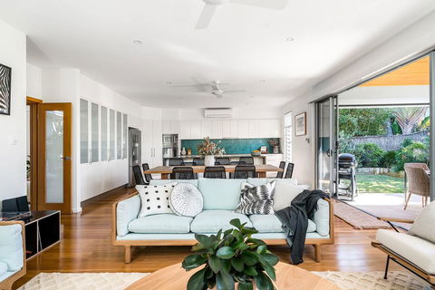 A PERFECT STAY - Shore Beats Work - Accommodation Bookings 3