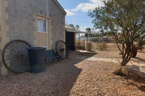 A Real Bush Retreat. Kangas, Emus & Starry Skies. - Accommodation Bookings 3