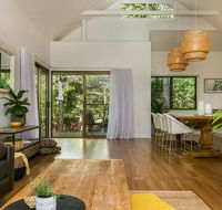 A SWEET ESCAPE - Alcorn House - Accommodation Bookings