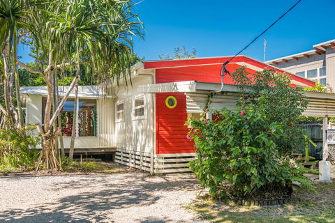 A SWEET ESCAPE - Beachcombers Cottage Beachfront - Accommodation Bookings 0