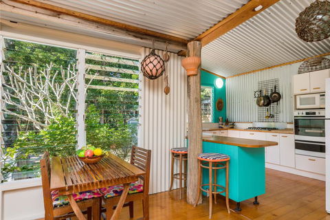 A SWEET ESCAPE - Beachcombers Cottage Beachfront - Accommodation Bookings 2