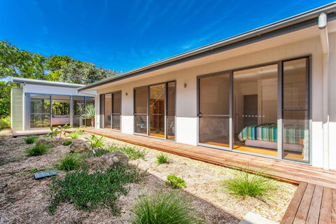A SWEET ESCAPE - Beachfront Tranquility - Accommodation Bookings 1