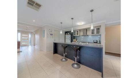 A TOUCH OF CLASS - PET FRIENDLY (OUTSIDE ONLY) - Accommodation Bookings 3