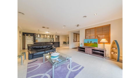 A TOUCH OF CLASS - PET FRIENDLY (OUTSIDE ONLY) - Accommodation Bookings 2