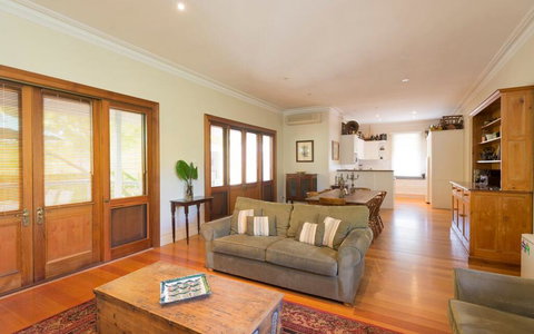 Abaleen House - Accommodation Bookings 3