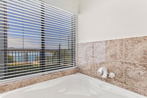 Above And Beyond - Beautiful Home With Pool - Accommodation Bookings 2