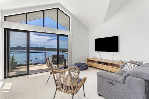 Above And Beyond - Beautiful Home With Pool - Accommodation Bookings 1
