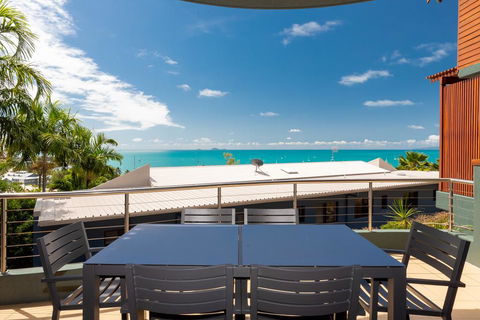 Absolute Airlie - Accommodation Bookings 0