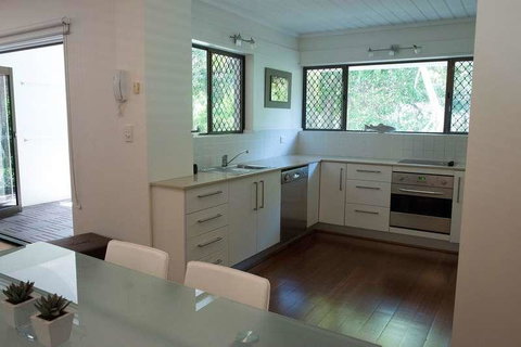 Absolute Beachfront - Mooloolaba - Accommodation Bookings 3