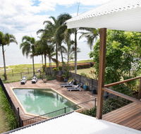 ABSOLUTE BEACHFRONT BLISS  NEWELL BEACH - Accommodation Bookings