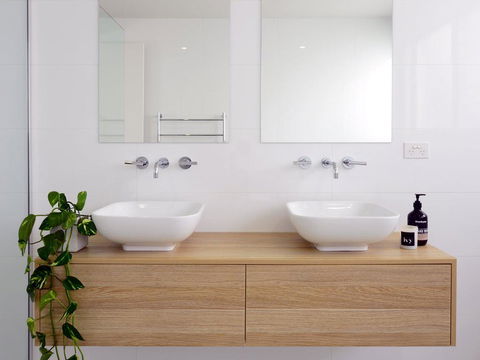 Absolute Waterfront - Accommodation Bookings 2