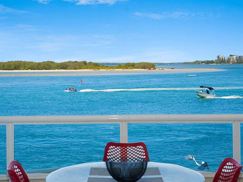 Absolute Waterfront On The Pumicestone Passage - Accommodation Bookings 1