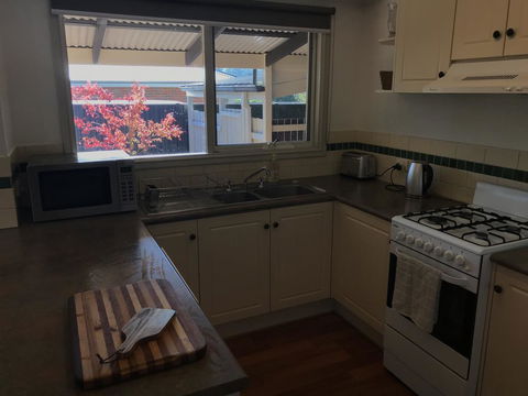 Acacia House - Central Healesville - Yarra Valley - Accommodation Bookings 1