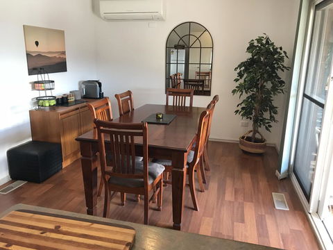 Acacia House - Central Healesville - Yarra Valley - Accommodation Bookings 2