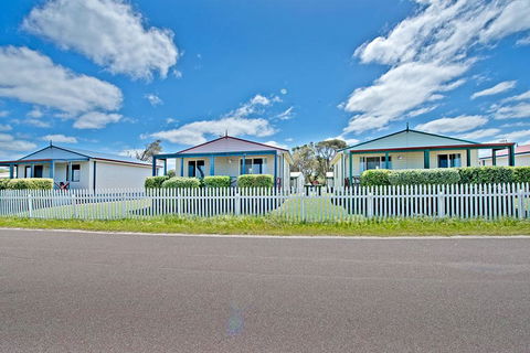 Acclaim Rose Gardens Beachside Holiday Park - Accommodation Bookings 1